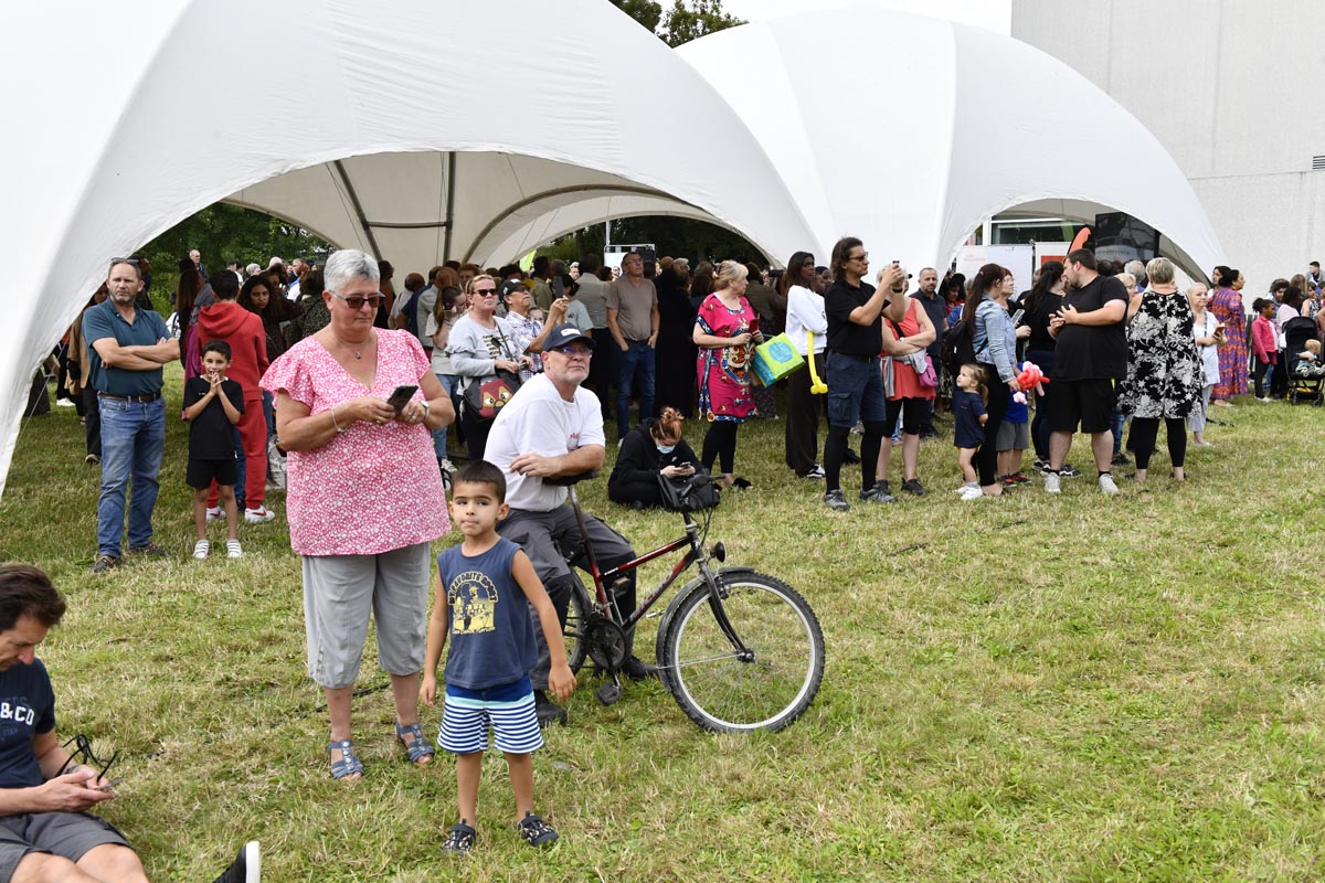 Démolition de l'immeuble Coty, la Métropole Européenne de Lille a attribué à Ville Renouvelée la concession d’aménagement pour le NPNRU du quartier du Nouveau Mons. Cette fête organisée par Ville Renouvelée avec la ville et les partenaires marque le départ du NPNRU.