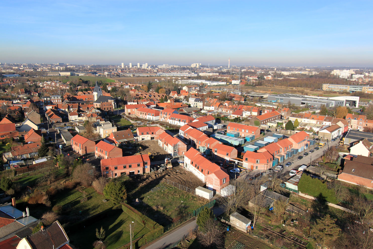 Ville Renouvelée a aménagé le centre de Lezennes en faisant une extension. Création d'un lotissement, viabilisation des terrains, aménagement des espaces publics au cœur de la ville.