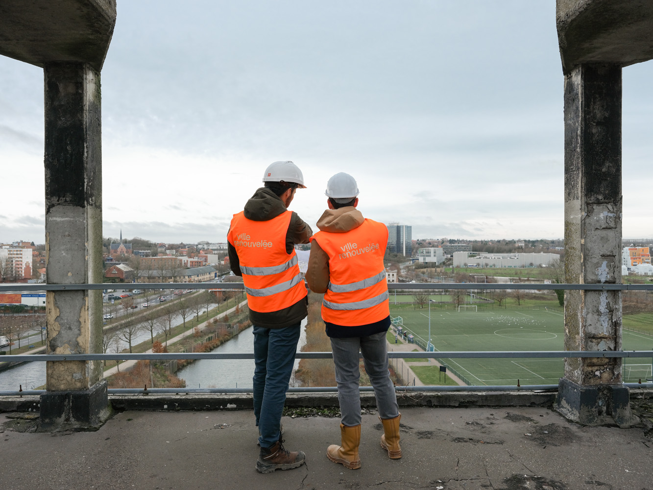 Ville renouvelée sur le bâtiment Tour Terken à Tourcoing Roubaix quartier de l'Union. Equipe Responsable opération travaux