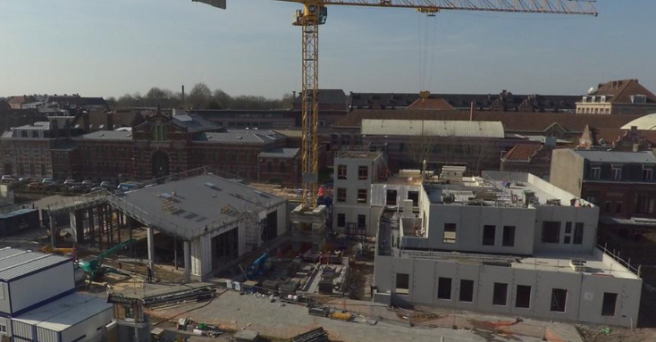 Les murs en bois s’élèvent sur le chantier de notre futur siège à Tourcoing