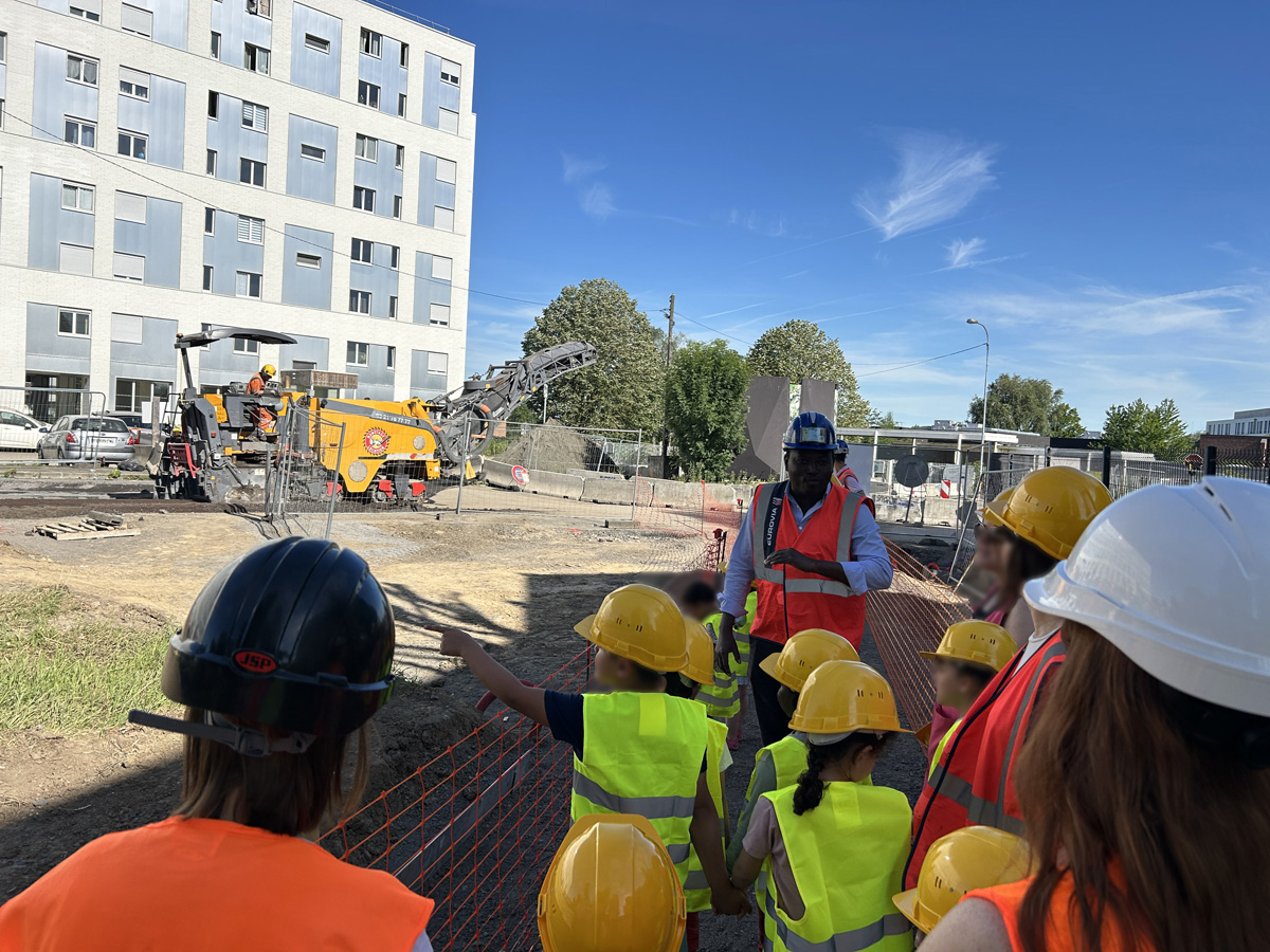 Nouveau Mons : visite du chantier par les écoles